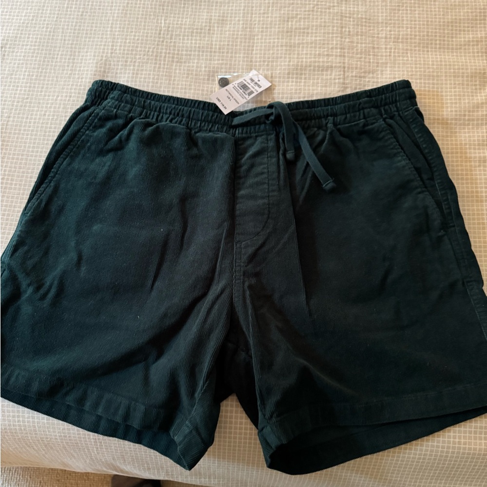 Todd Snyder Dark Green  Washed Corduroy Weekend Shorts.  New w tags
